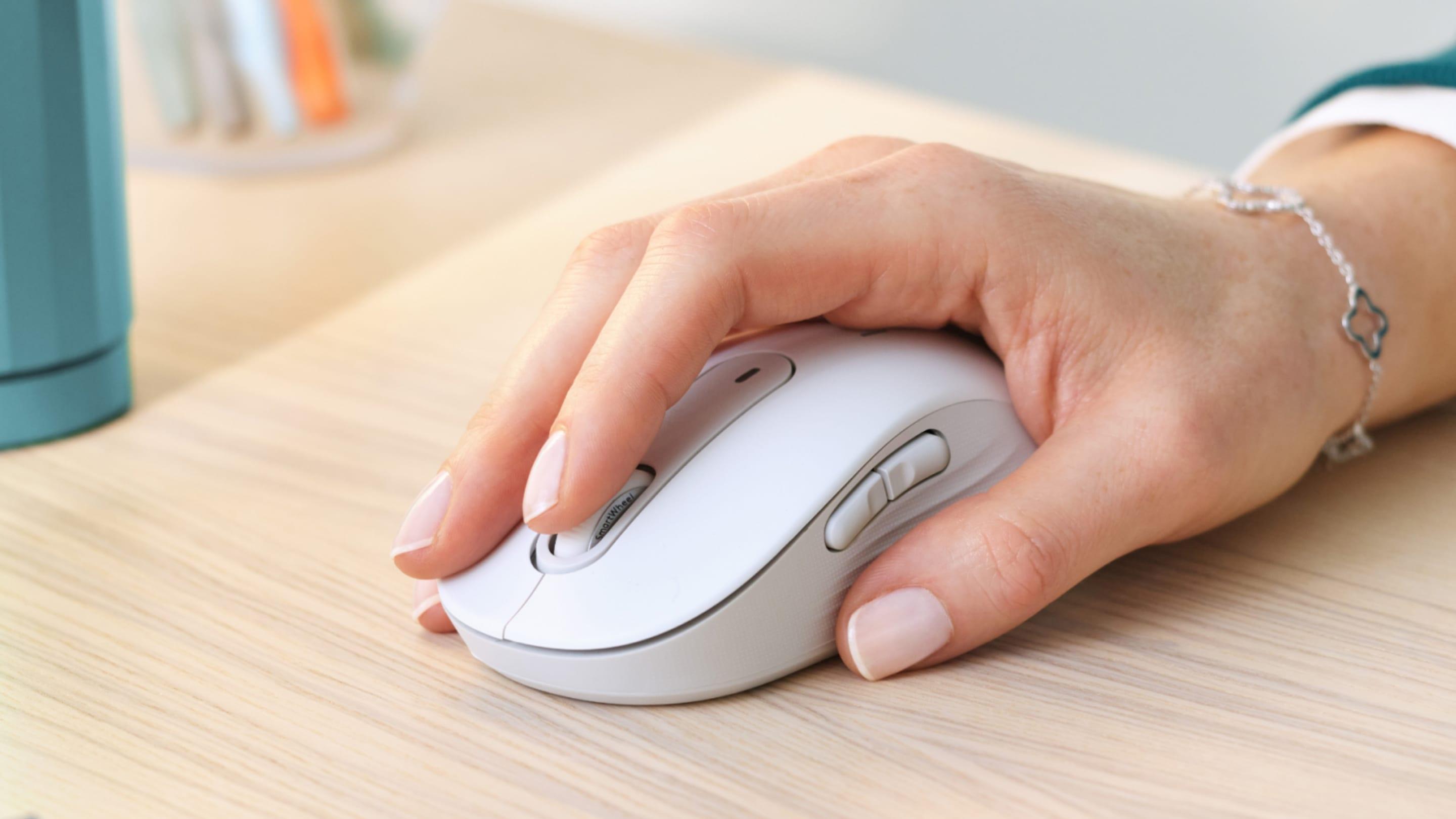 logi-m650-feature-1-smartwheel-scrolling-off-white